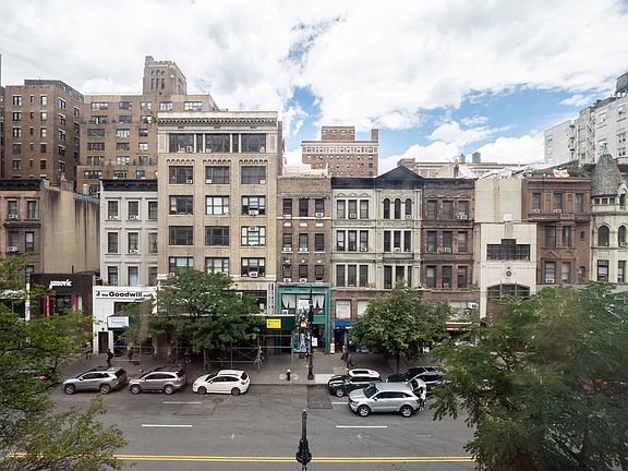 4th image of 150 W 72nd St #4A
