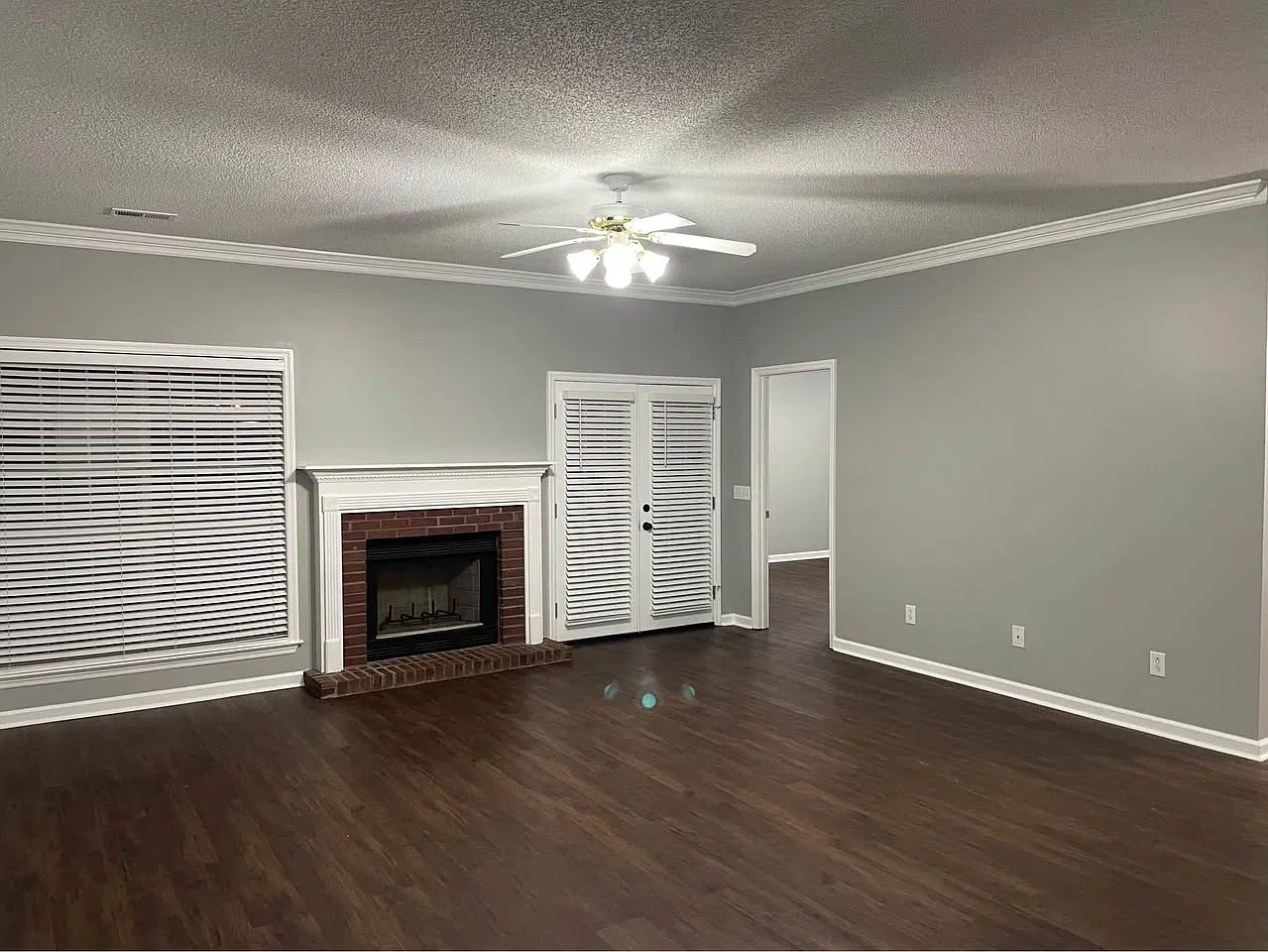 813 Halstead Court SE — Photo 2