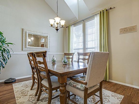 5th image of 813 Miramar Dr