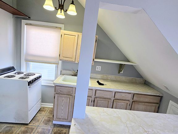 4th image of 245 Beech St Floor 3