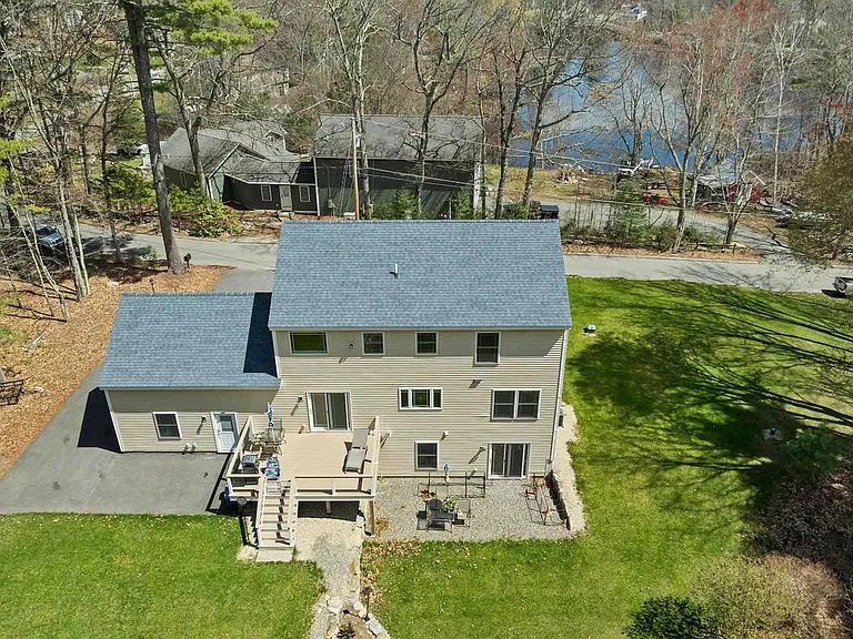 40 Mary Ann Ave — Photo 8