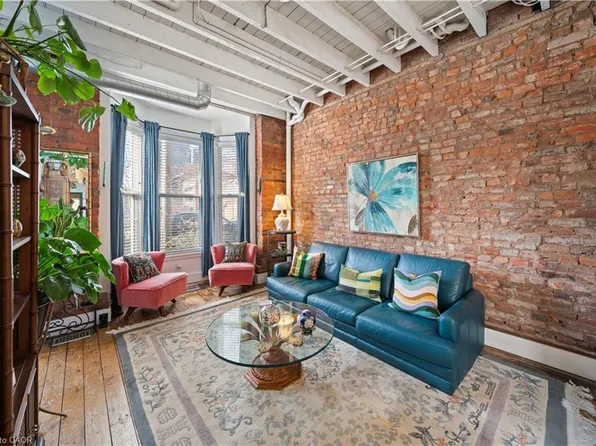 215 Ferguson Ave S, Hamilton, ON L8N 2N2