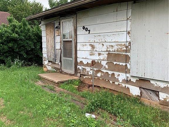 3rd image of 807 Cedar Ave