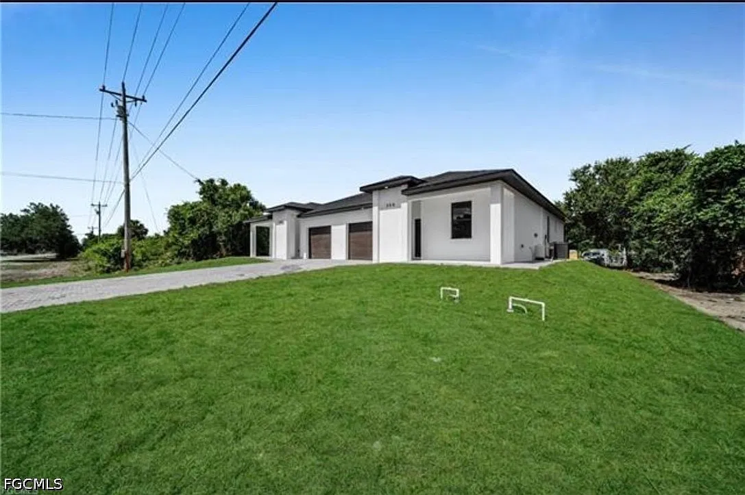 3 bed, 2.0 bath, 1199 sqft, $1,800 — Photo 2