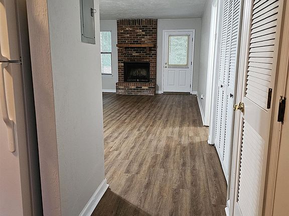 3rd image of 2917 Woodrich Dr APT B