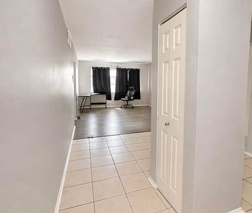 4th image of 3855 Broadway