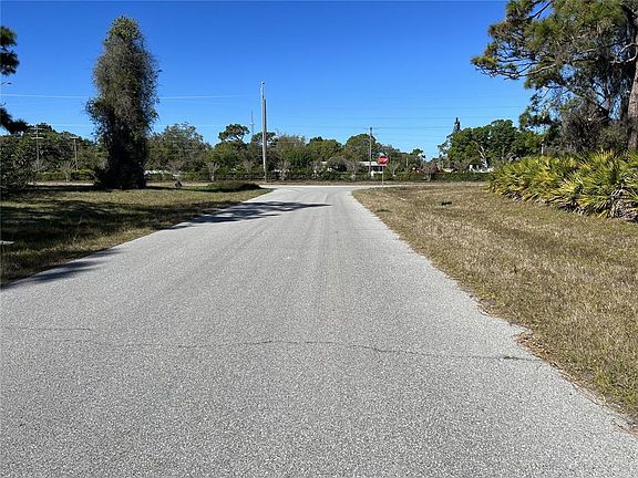 4th image of 104 Glades Dr