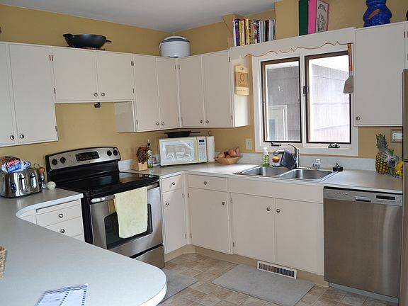 5th image of 211 13th St W