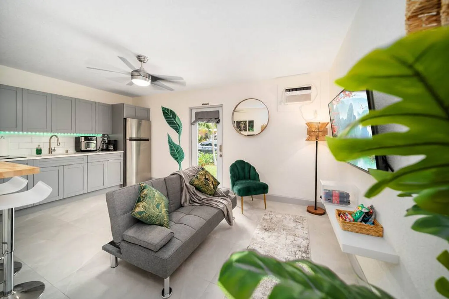1 bed, 1.0 bath, 1194 sqft, $3,831 — Photo 1