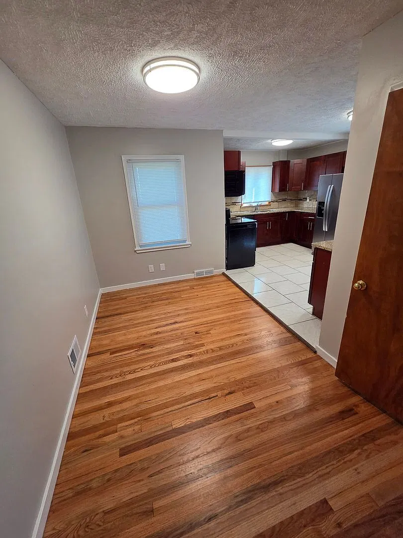 4 bed, 2 bath, 1 car garage with a fenced in backyard! — Photo 4