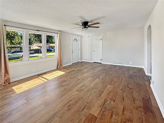 3rd image of 502 E Adams Ave