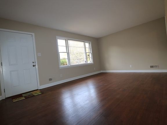3rd image of 359 Crestview Dr