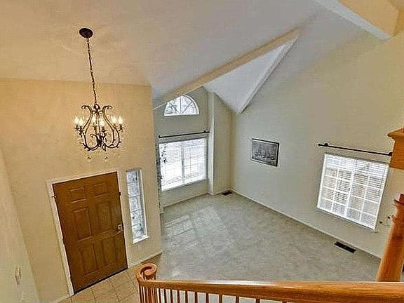 5th image of 143 Danbury Ln
