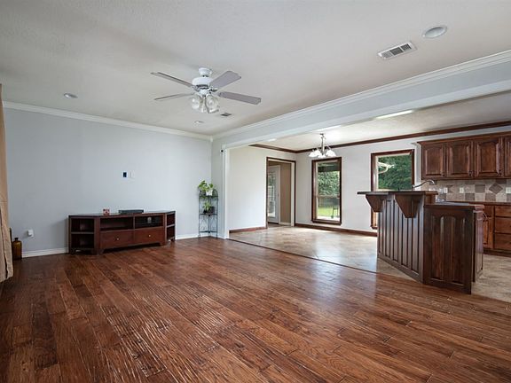 3rd image of 450 Twin Pines Dr