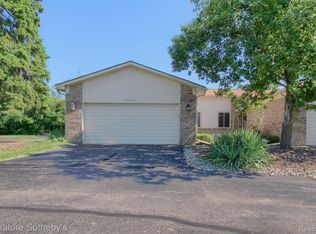 22400 W 12 Mile Rd, Southfield, MI 48034