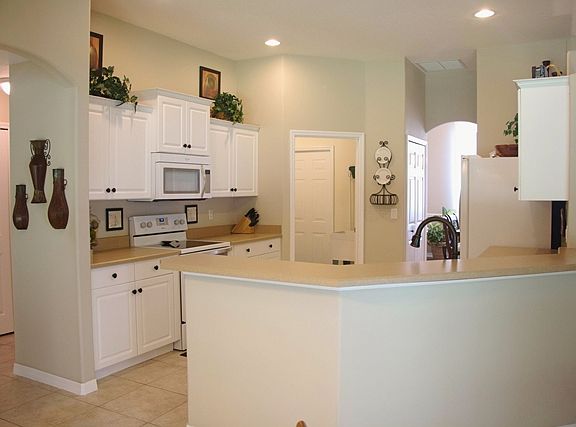 3rd image of 160 Birchwood Dr