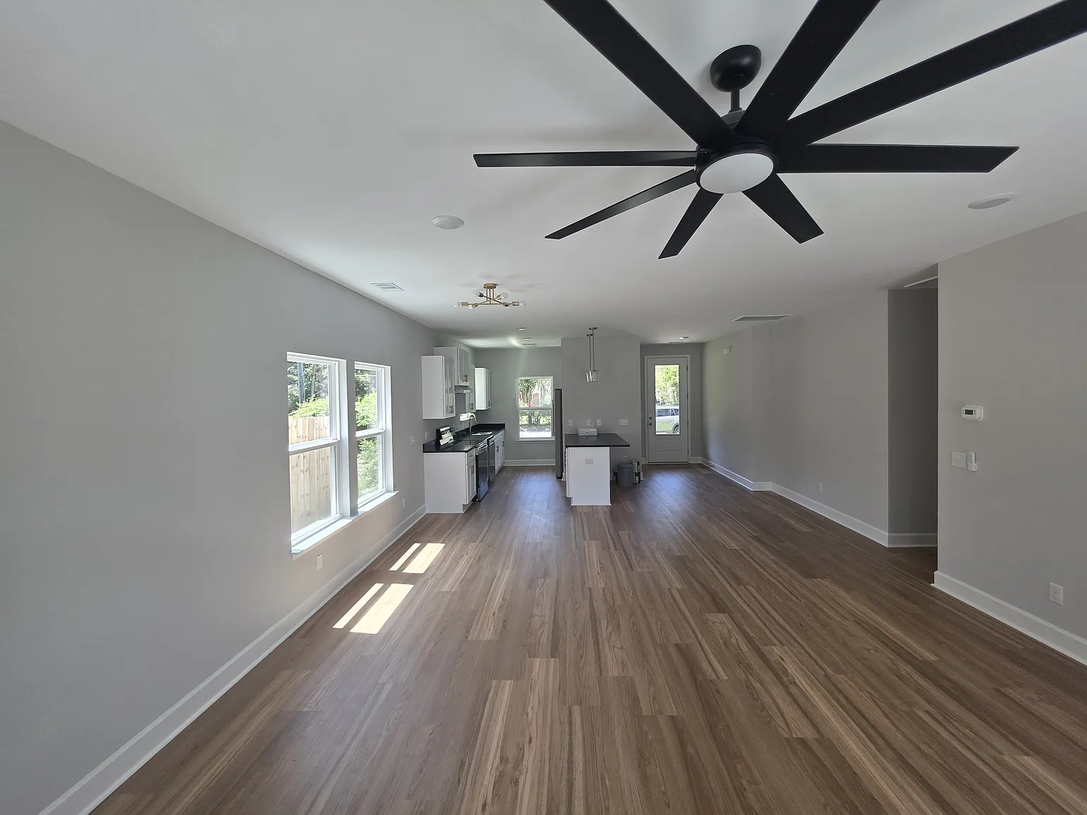 4 bed, 3.5 bath, 1750 sqft, $2,700 — Photo 2