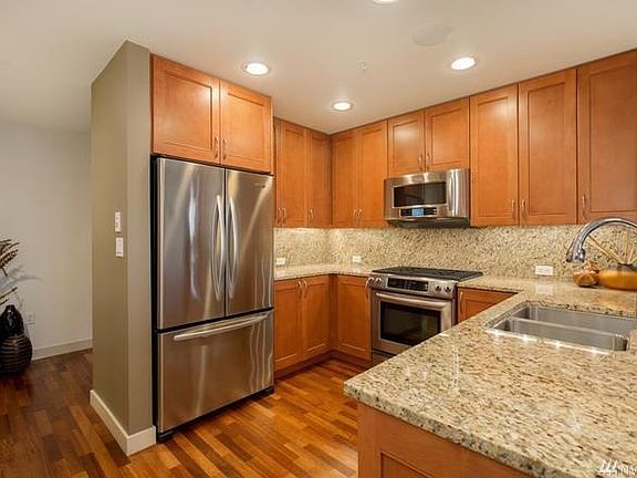 2nd image of 10610 NE 9th Pl #555
