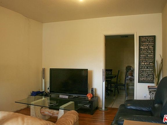 4th image of 1229 E California Ave