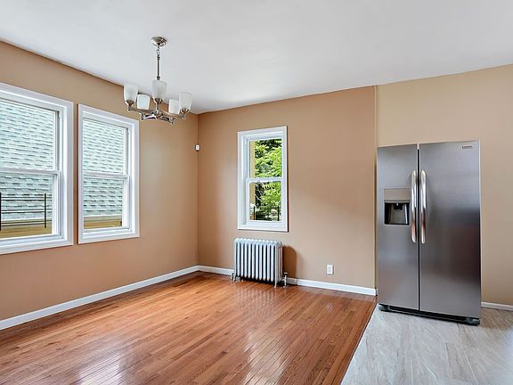 3rd image of 869 E 219th St