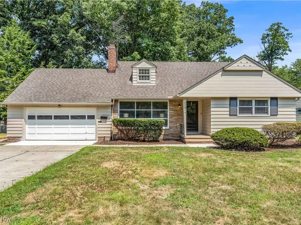 22494 Berry Dr, Rocky River, OH 44116