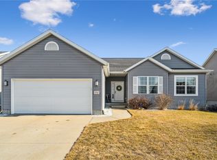 8702 Grand Oaks Dr NE, Cedar Rapids, IA 52402