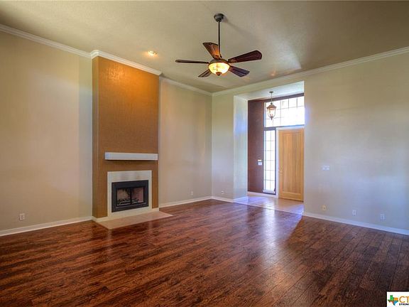2nd image of 1786 Oak Gln