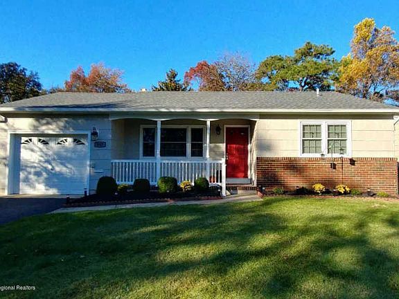 3rd image of 847 Edgebrook Dr N