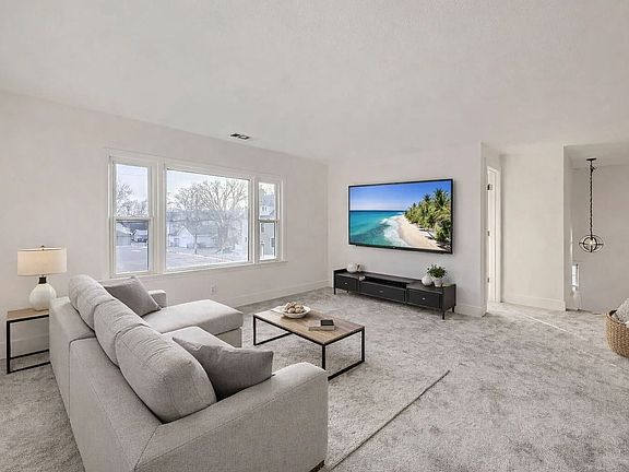 2nd image of 906 W 26th St #2
