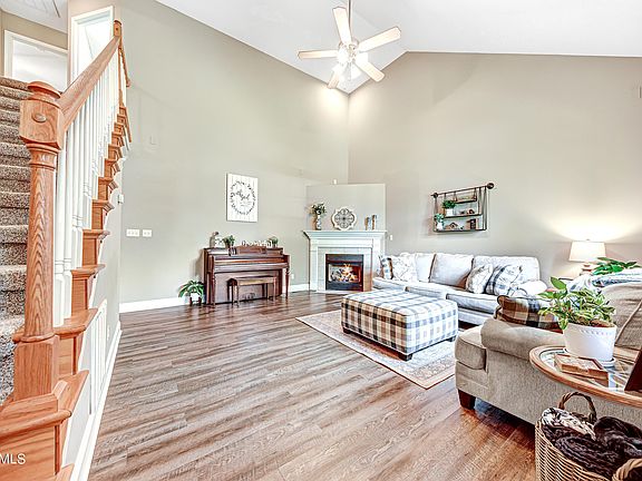 4th image of 855 Paxton Dr