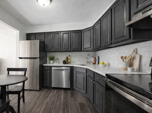 West Central Apartments, 111 W Central Blvd #C-06, Palisades Park, NJ 07650