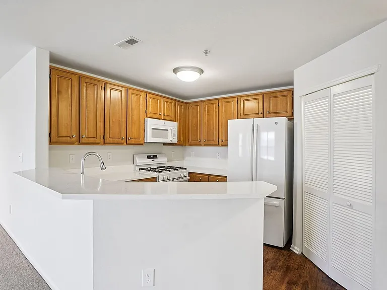 The Apartments At Weatherby — Photo 38