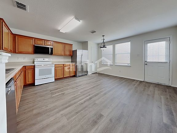 3rd image of 7436 Almondale Dr