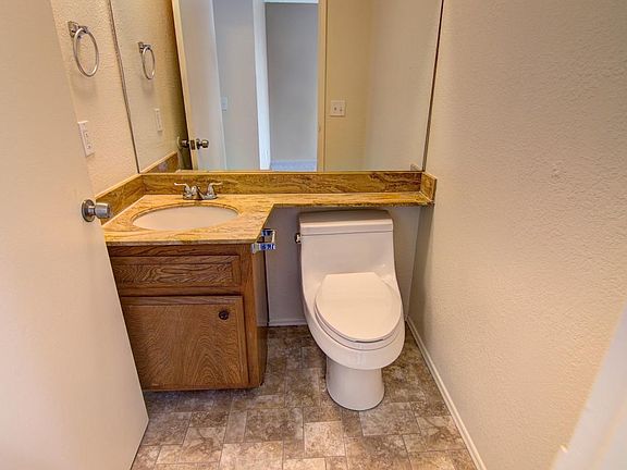 4th image of 1605 Glenwood Dr