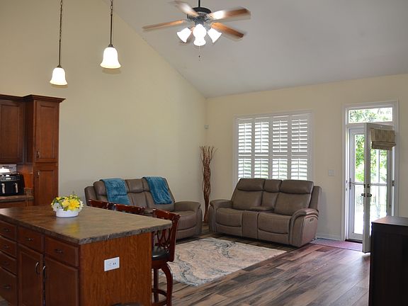 3rd image of 105 Annalise Dr