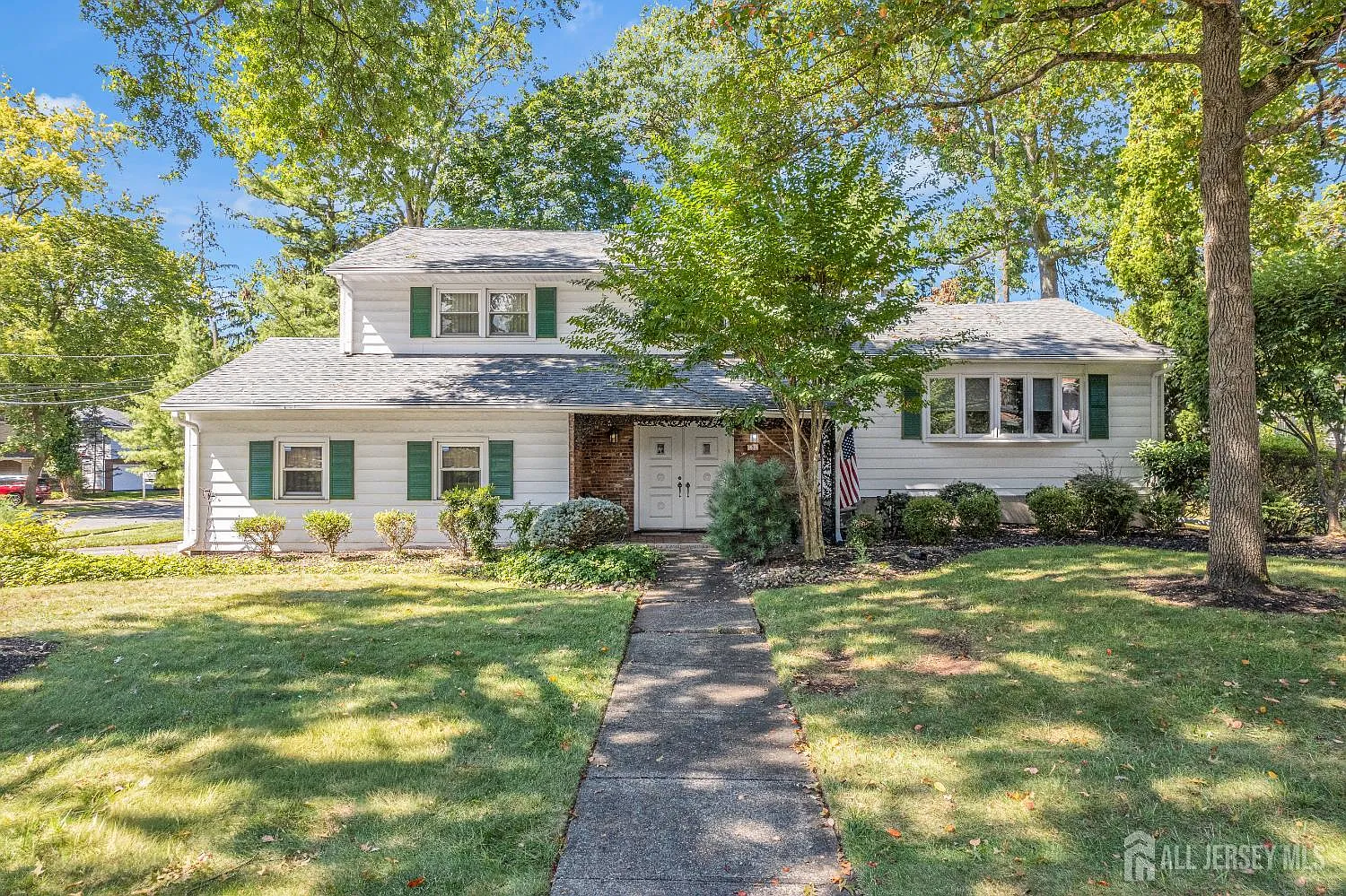 151 Mundy Ave photo 1