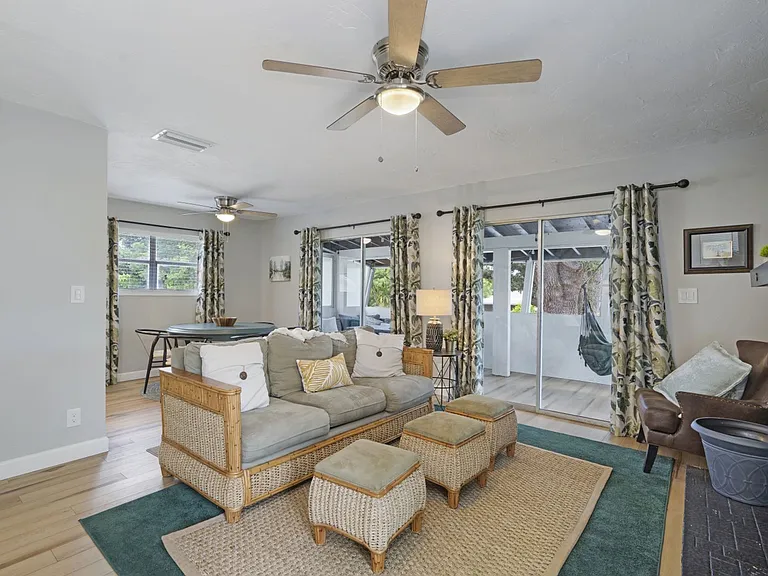 4705 Hollingsworth Ave — Photo 34