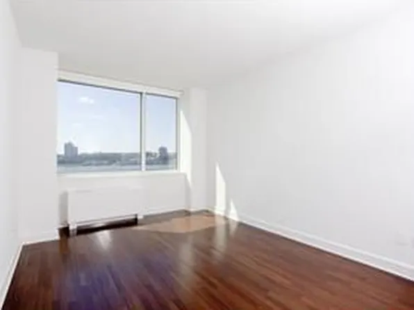 120 Riverside Boulevard 14F image 3 of 11