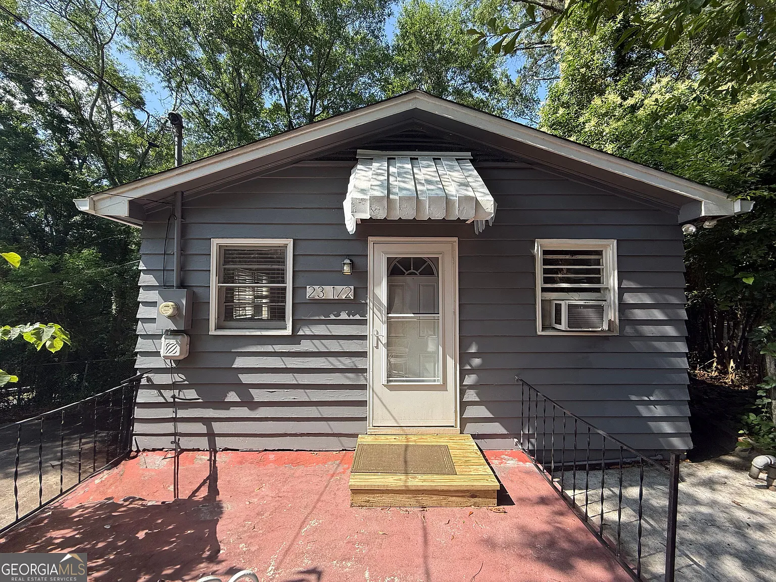 2 bed, 1.0 bath, $1,200 — Photo 1