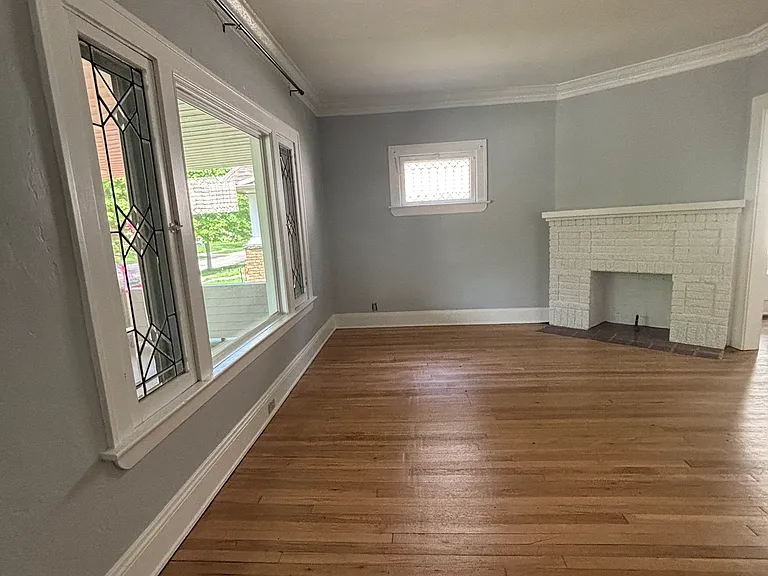 1261 Donald Ave — Photo 11