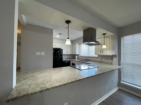 4th image of 2000 Valleywood Dr