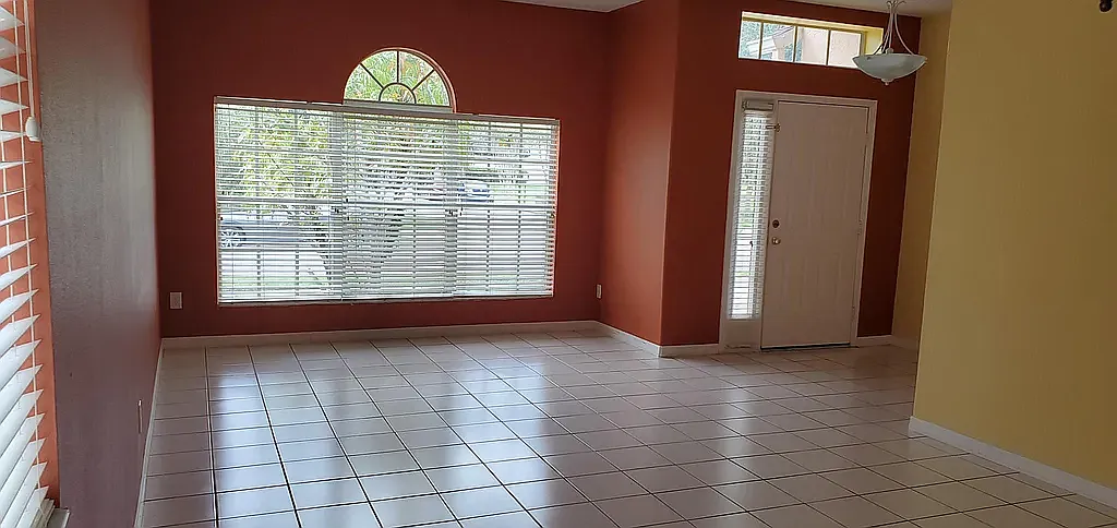 4 bed, 1952 sqft, $2,795 — Photo 3
