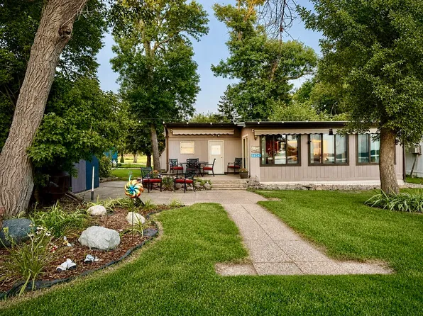 6404 Fischer Pl, Wentworth, SD 57075