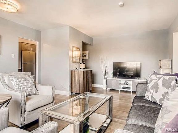 3rd image of 1101 N Bellaire St APT 206