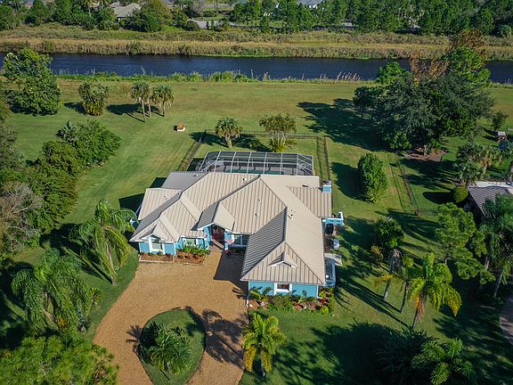 2nd image of 4401 SW Bimini Cir N