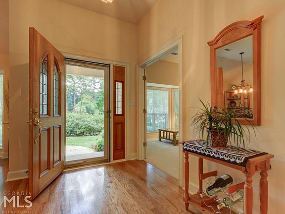 4th image of 95 Woodridge Pl
