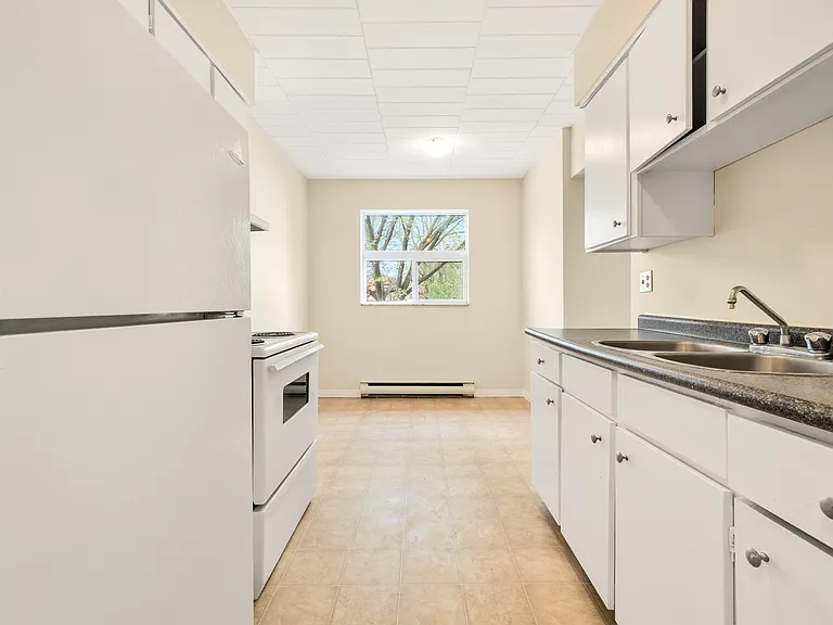 3410 Peter St — Photo 12