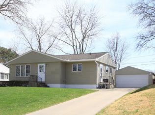 1117 Clifton St NE, Cedar Rapids, IA 52402