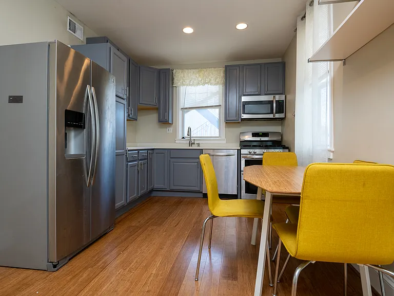1039 Evarts St NE #2 — Photo 3