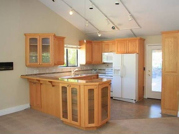 3rd image of 8215 S Willow Creek Dr